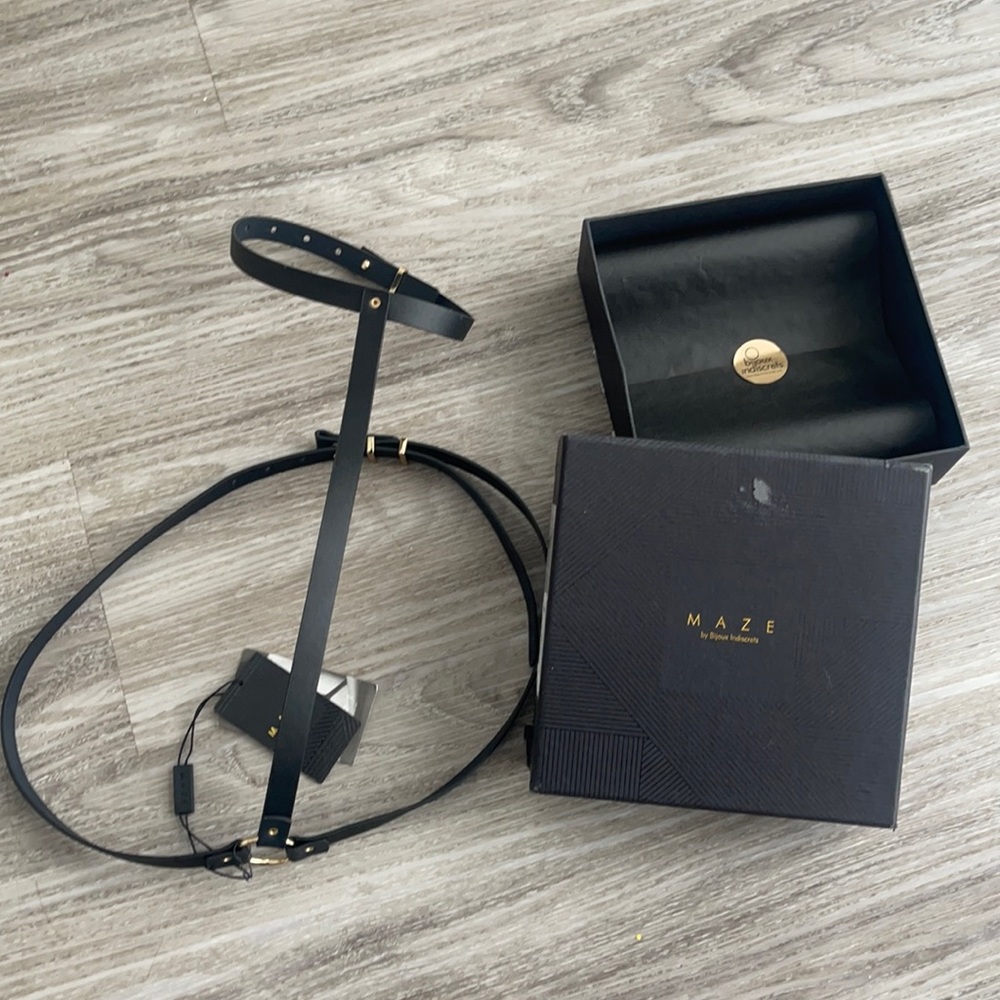 Maze vegan leather harness collar